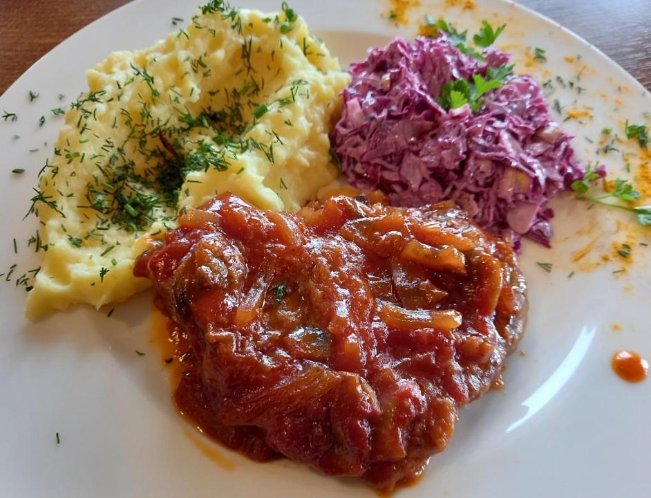 Restauracja Teo Hotel Cieszkow Buitenkant foto