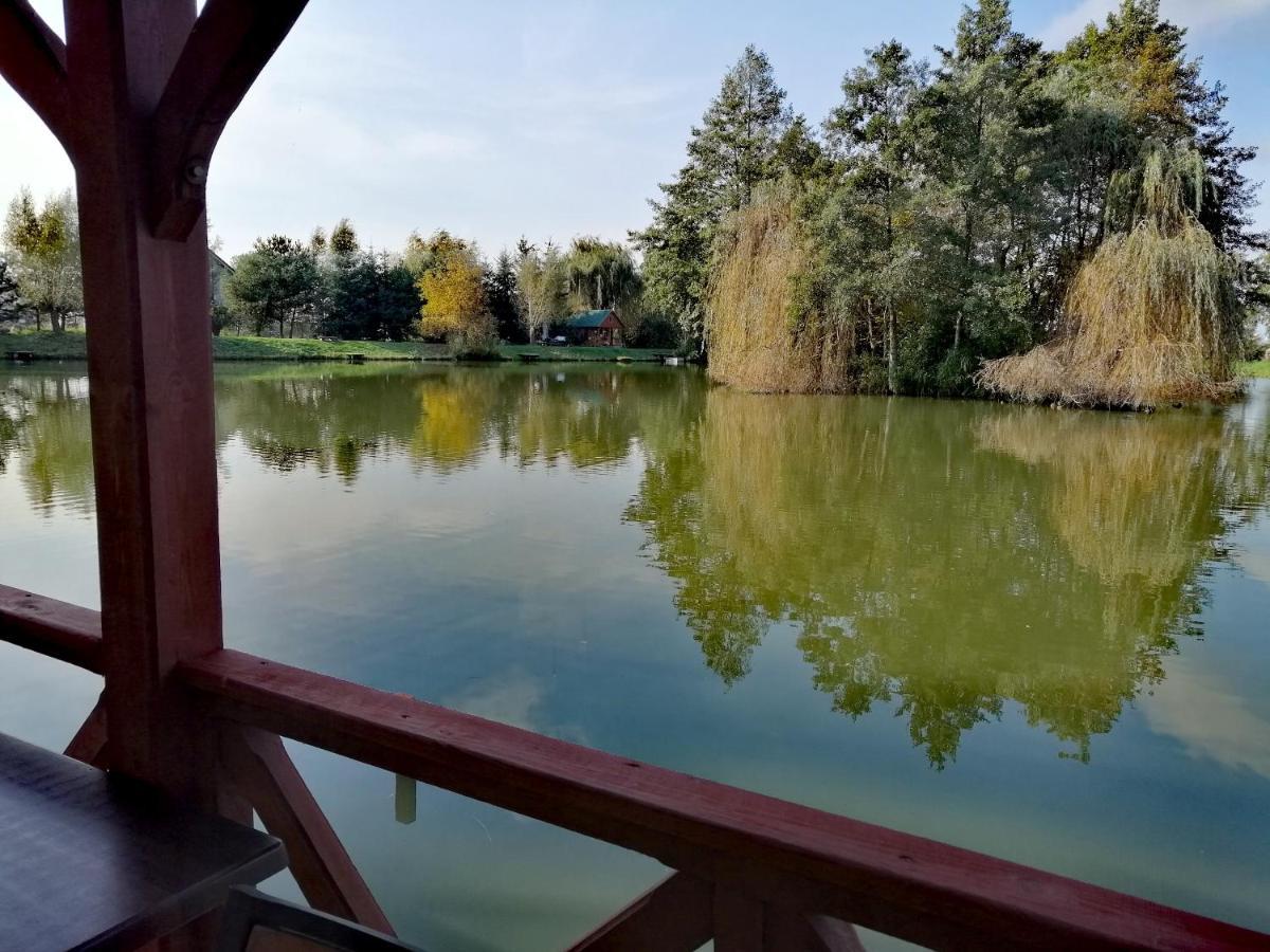 Restauracja Teo Hotel Cieszkow Buitenkant foto