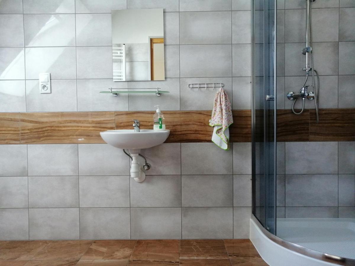 Restauracja Teo Hotel Cieszkow Buitenkant foto